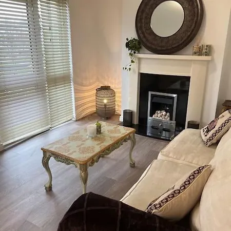 Cosy 2 Double Bed Apartment *