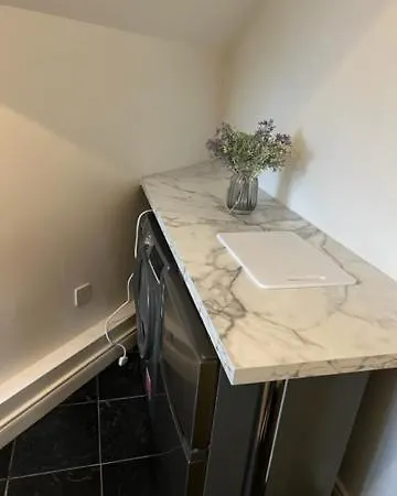 Cosy 2 Double Bed Apartment *