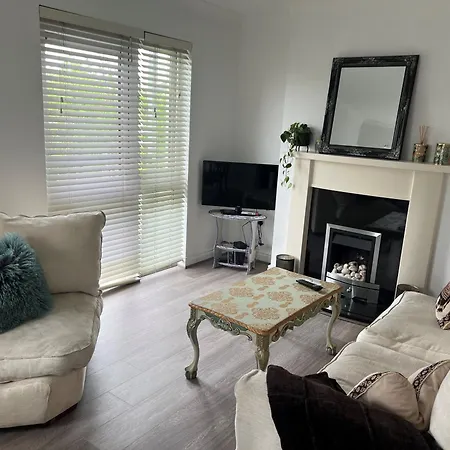 Cosy 2 Double Bed Apartment Swords