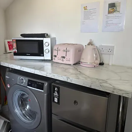 Cosy 2 Double Bed Apartment *